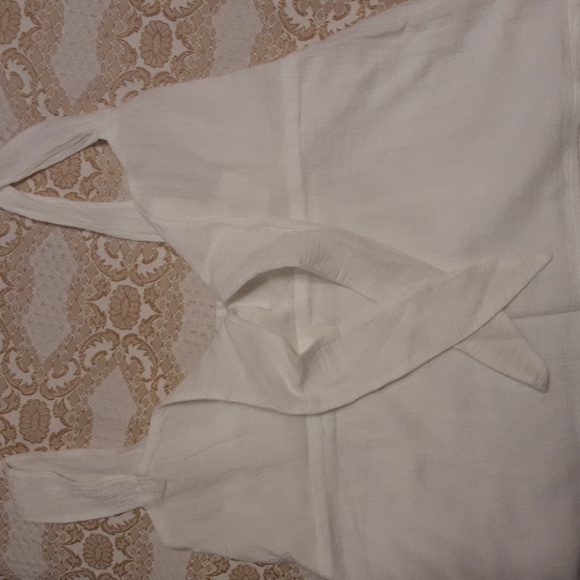 SOFT SURROUNDINGS - WHITE  Front Tie Keyhole Style Tank -  Size 17" Wide (L) - Picture 6 of 8